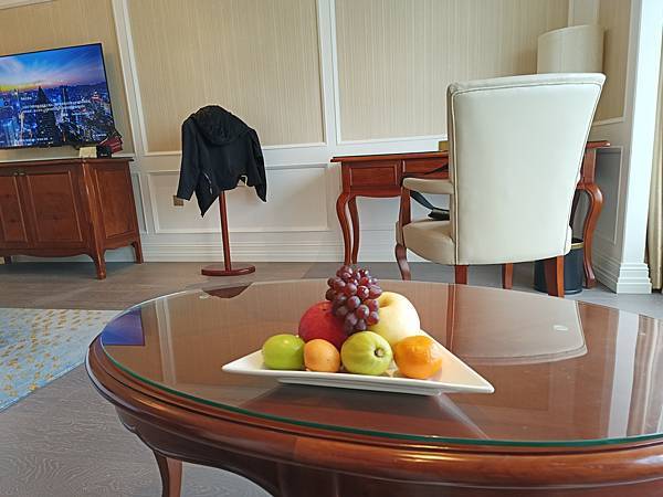 KEMPINSKI (FRUIT PLATE.jpg