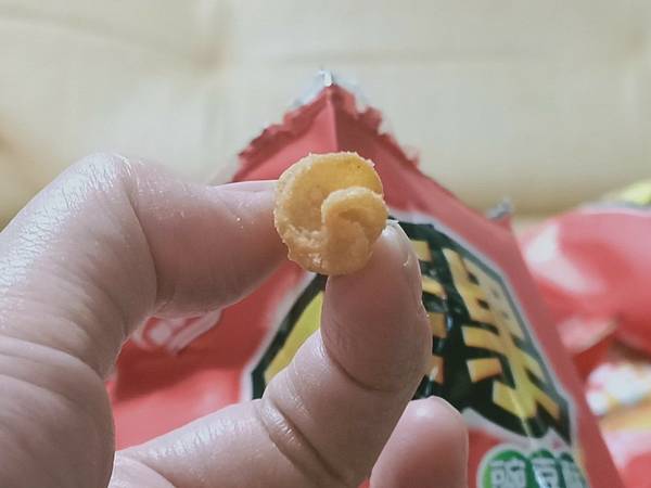 210.jpg 【零食】2021年絕對不能少的 "辣起司" 聯華食品 可樂果辣起司口味!!