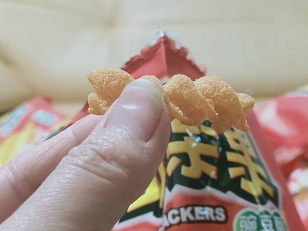 209.jpg 【零食】2021年絕對不能少的 "辣起司" 聯華食品 可樂果辣起司口味!!