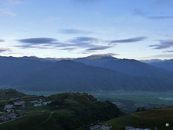 往事只能回味在60，夕陽與晨曦在來年