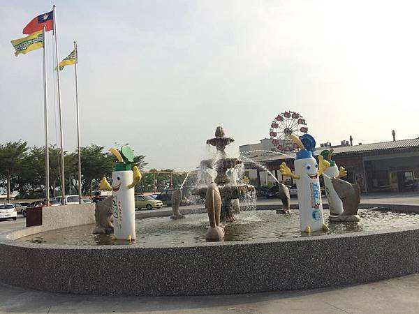 外面噴水池.jpg 外面噴水池.jpg