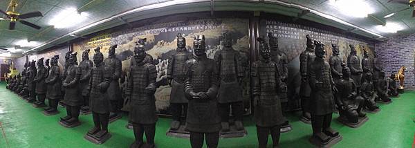 兵馬俑.jpg 兵馬俑.jpg