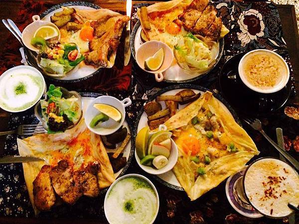 整桌餐點飲料.jpg 整桌餐點飲料.jpg