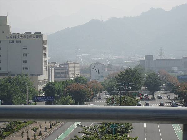 33.往太原路向東望去