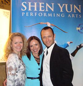 2011-11-2-minghui-nj-shenyun-02--ss.jpg