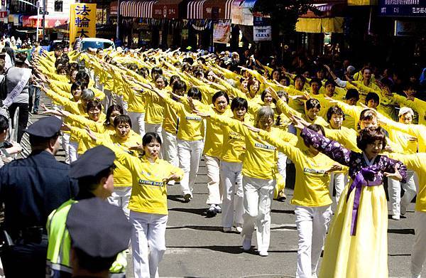 2012-5-13-cmh-newyork-parade-513-3-10 2012-5-13-cmh-newyork-parade-513-3-10