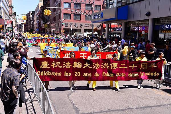 2012-5-13-cmh-newyork-parade-513-01 2012-5-13-cmh-newyork-parade-513-01
