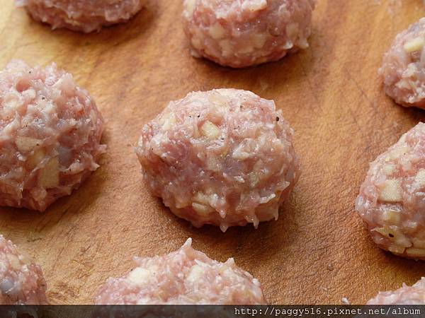 meat ball close up