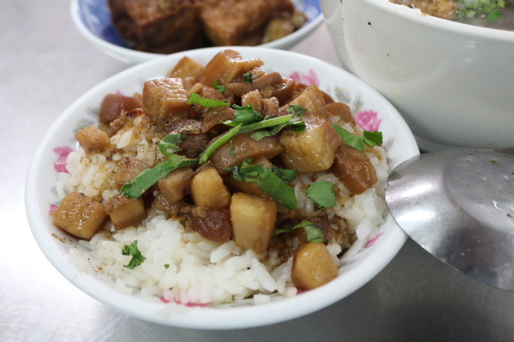 台南東區-紅燒花枝羹後甲分店 新鮮又香酥的口感 台南東區-紅燒花枝羹後甲分店 新鮮又香酥的口感