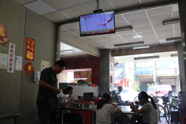 台南東區-紅燒花枝羹後甲分店 新鮮又香酥的口感 台南東區-紅燒花枝羹後甲分店 新鮮又香酥的口感