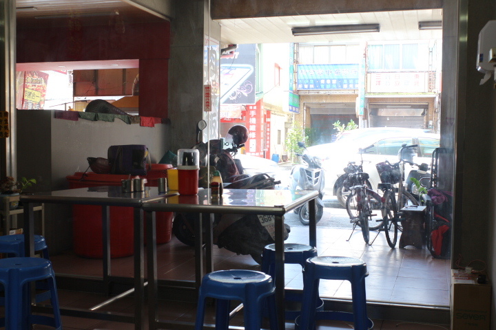 台南東區-紅燒花枝羹後甲分店 新鮮又香酥的口感 台南東區-紅燒花枝羹後甲分店 新鮮又香酥的口感