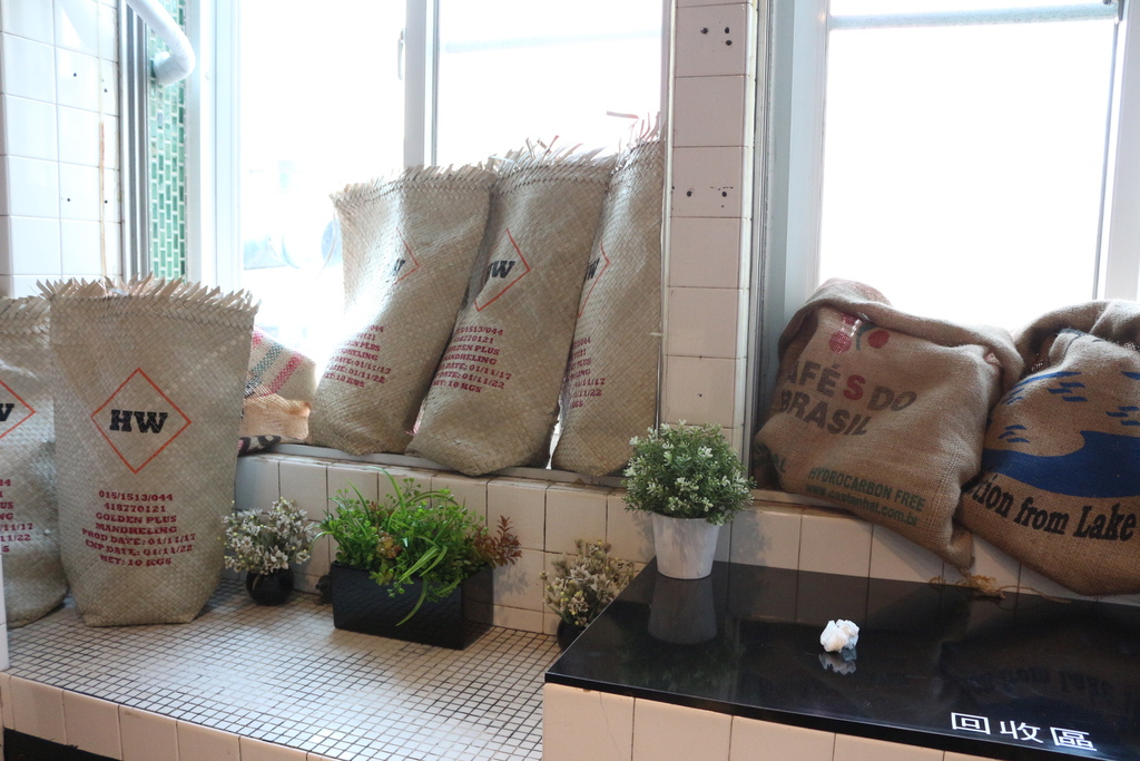 台南中西區-季洋莊園咖啡 喧鬧城市中的悠閒秘境(文末粉專抽獎)