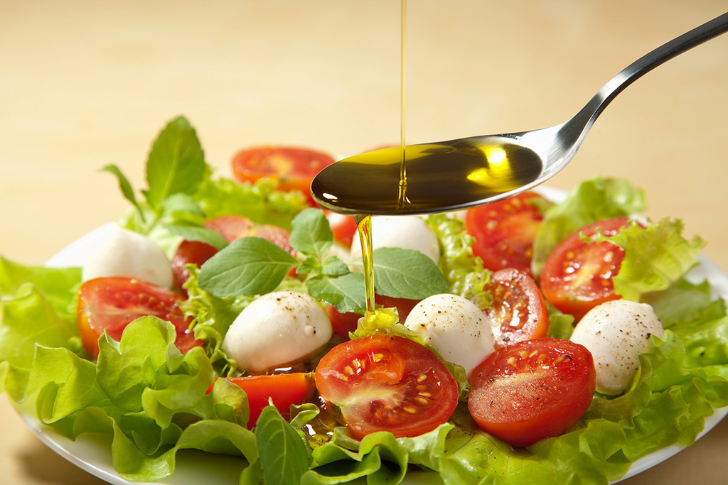 salad-with-olive-oil-(high-resolution).jpg salad-with-olive-oil-(high-resolution).jpg