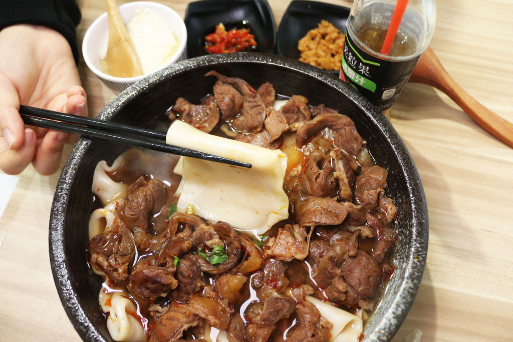 台南皮帶麵 高CP值滿滿都是肉&冰花圓盤煎餃 還有手工豆花吃 台南皮帶麵 高CP值滿滿都是肉&冰花圓盤煎餃 還有手工豆花吃