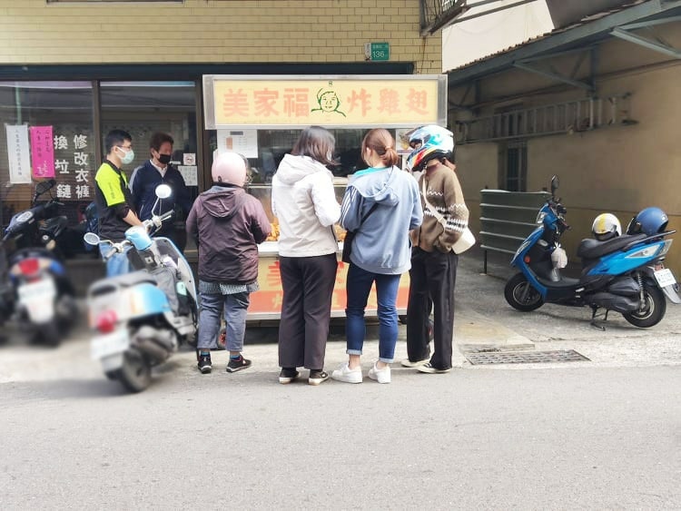 美家福炸雞翅,台南東區,古早味炸物,銅板美食,炸雞翅,米血,裕農路,台南,炸物,炸雞