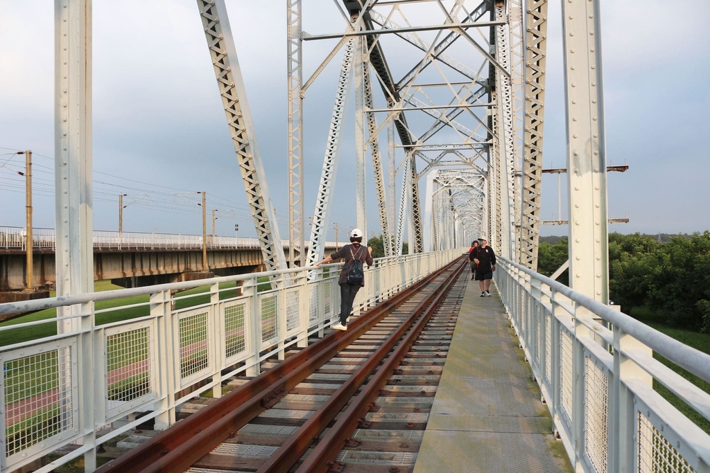 高屏舊鐵橋.jpg