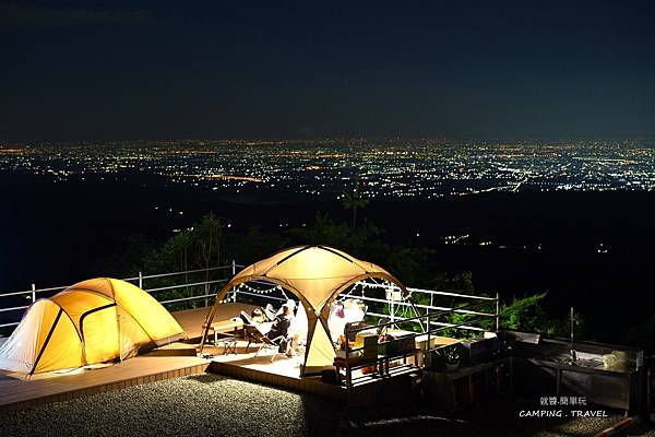 【露營趣】南投. 雲野露營區 ★百萬夜景印眼前、置身茶園中的