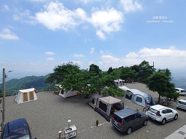 【露營趣】南投. 雲野露營區 ★百萬夜景印眼前、置身茶園中的