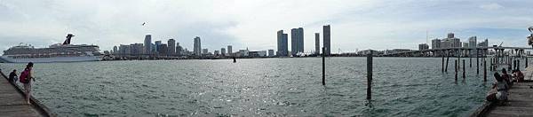 到Watson island看Miami的skyline.jpg