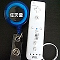 鑰匙圈按1會發藍光，寫漢字的badge holder太酷