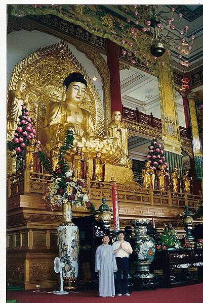 埔里靈嚴山寺大雄寶殿於921地震時損毀