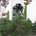 防衛戰線的雕像
