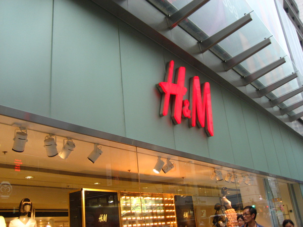 一整棟的H&M!是今日重點!!