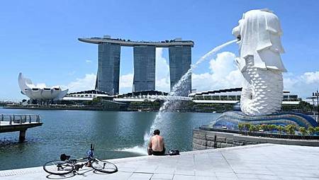 新加坡市中心著名噴水雕塑魚尾獅（Merlion）