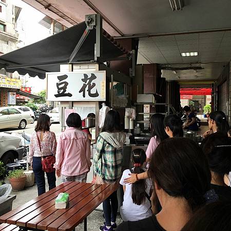 台中民生路無名豆花-每天都是大排長龍的