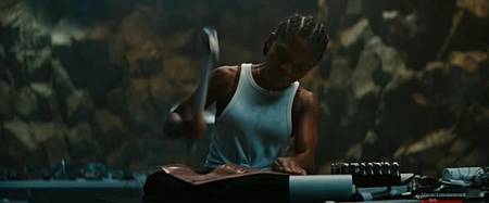 《黑豹2：瓦干達萬歲》鋼鐵心初登場漫威電影，角色設定是天才發明家，與鋼鐵人一樣有才華。.jpeg
