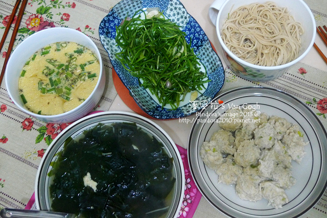 2013.12.26-海帶芽湯、香蔥味噌雞肉丸、蒸蛋、炒水蓮、燕麥麵.jpg