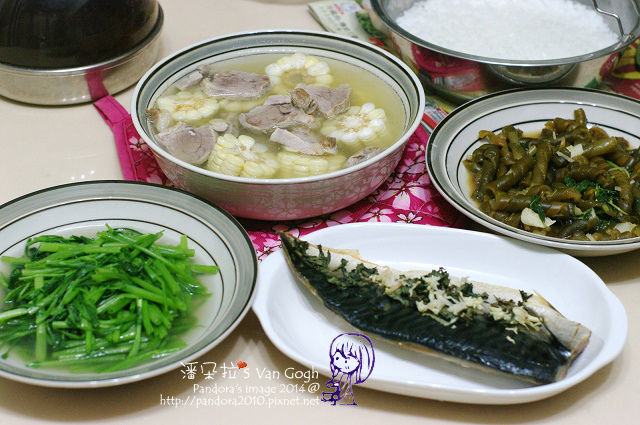 2014.08.13-晚餐。玉米豬肉湯、烤薄鹽鯖魚、塔香海茸、炒空心菜、米飯.jpg