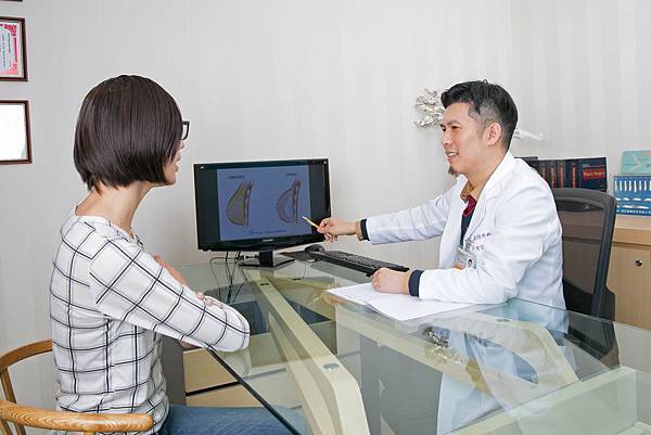 臺灣臺中隆乳手術何宗融醫師諮詢 Motiva魔滴隆乳 臺灣臺中隆乳手術何宗融醫師諮詢 Motiva魔滴隆乳