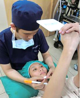 台中卡麥拉墊下巴術前劃記號 台中卡麥拉墊下巴術前劃記號