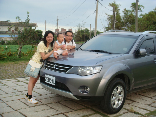 一家三口+高級休旅車