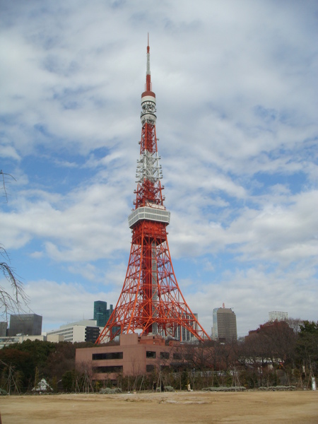 白天的東京鐵塔