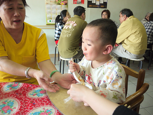 表演吸麵