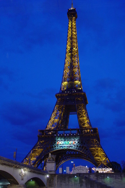 乘著蒼蠅船近看Tour Eiffel