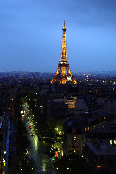 由凱旋門遠眺Tour Eiffel