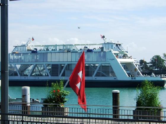 3715070-Ferry_to_Friedrichshafen_departs-Romanshorn.jpg