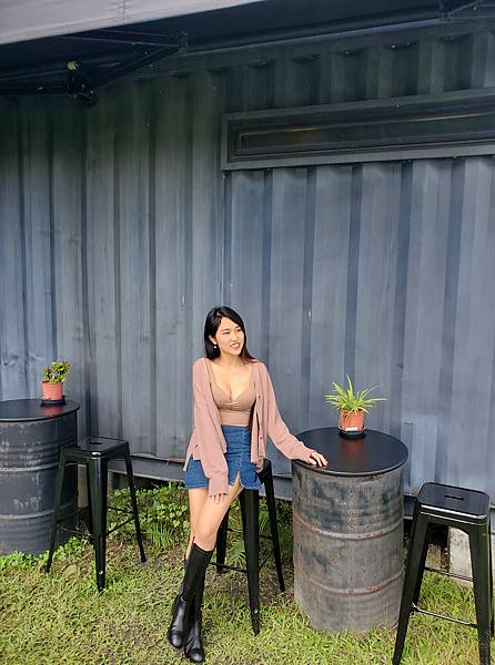 湘湘來開箱_大推皮小姐衣櫃新出的挺胸美系列之羅紋爆乳BRAT