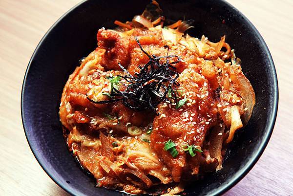 泡菜雞肉親子丼