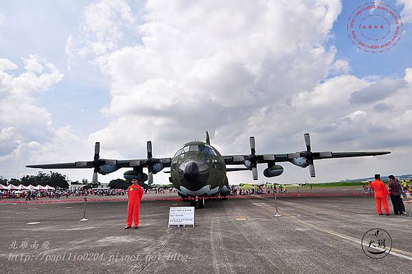 39 20140719清泉崗空軍基地營區開放-靜態展示C-130H運輸機.JPG