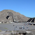 16月亮金字塔(Pyramid of the Moon)廣場.JPG