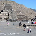 19月亮金字塔(Pyramid of the Moon)廣場.JPG