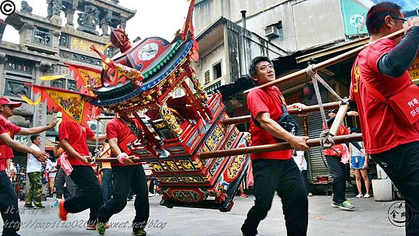 020-2016金門迎城隍貞節牌坊前北門神輦.JPG