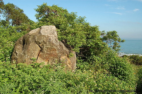 金門城睢陽著節(厲王廟)神話相關場域-包袱石