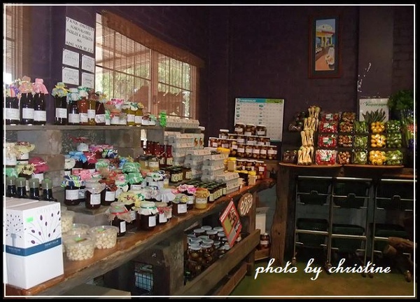 【The Forbidden Fruit Store】on Highway 1