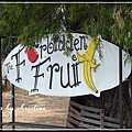 【The Forbidden Fruit Store】on Highway 1 -  路邊招牌 