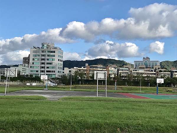 戶外休閒 基隆河自行車道u Bike之旅 汐止 淡水 風景美不勝收 打破你對河濱公園的印象 跟著霏霏一起吃喝玩樂 痞客邦